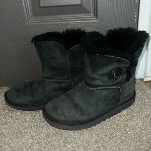 Ugg size 5
